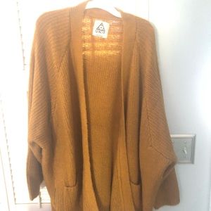 UNIF HOLE CARDIGAN MUSTARD COLOR